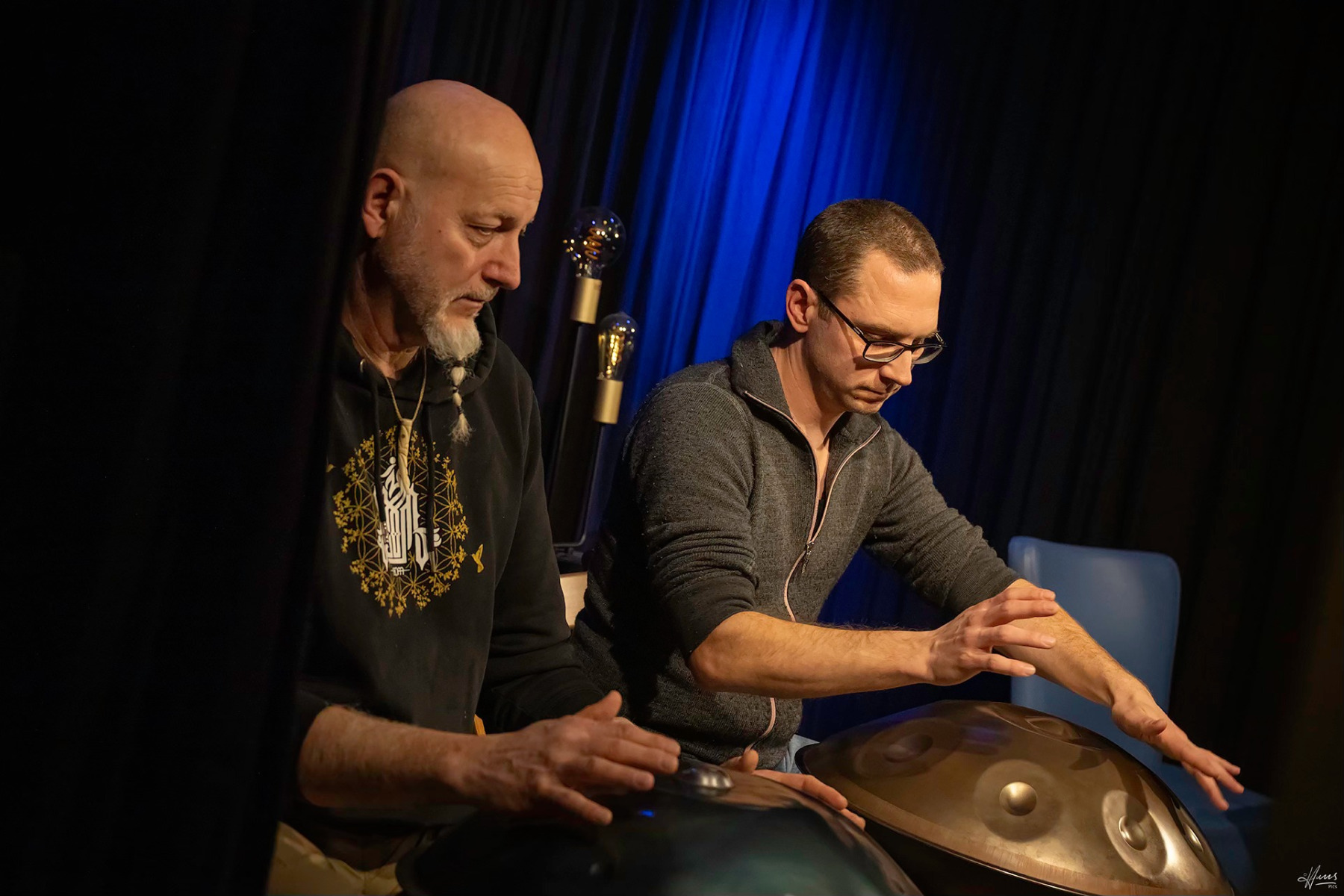 Bernhard Aichner liest YOKO - Begleitet vom Handpan Duo Mayr & Gerlach - Februar 2025