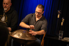 Bernhard Aichner liest YOKO - Begleitet vom Handpan Duo Mayr & Gerlach - Februar 2025