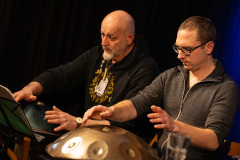 Bernhard Aichner liest YOKO - Begleitet vom Handpan Duo Mayr & Gerlach - Februar 2025