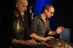 Bernhard Aichner liest YOKO - Begleitet vom Handpan Duo Mayr & Gerlach - Februar 2025